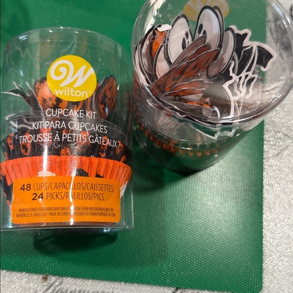 Wilton Cupcake Kit with Orange and Black Accents for Halloween. 2 - 48 packs! - Picture 1 of 4